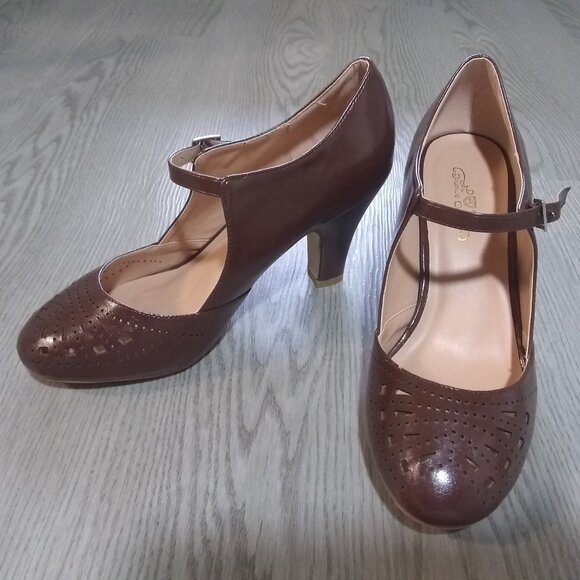 🖤 Journee Collection Elsa Buckle Pump – BROWN (Size 7, NIB) Rare & Discontinued - Picture 4 of 9